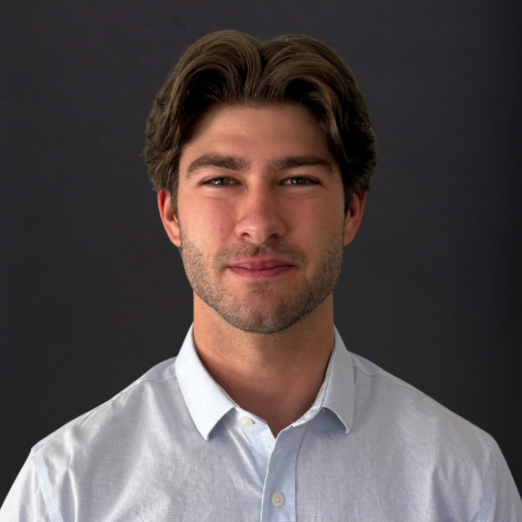 Elliot Dumais, Consulting Analyst at ProInfoNet, professional headshot